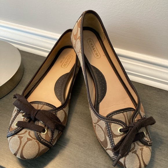 Coach signature flat shoes size 8 - Picture 1 of 10
